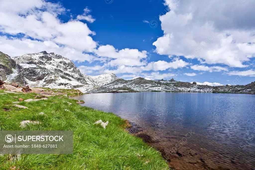 Lake Langsee, on the Spronser circular route around the lakes, in the Texel mountain group above Merano, Spronserjoch ridge at the back, province of B...