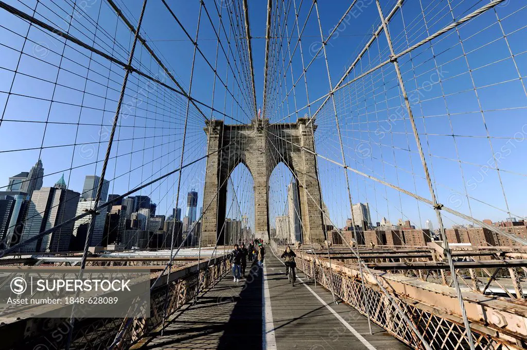 Brooklyn Bridge towards Manhattan, New York City, New York, USA, North America