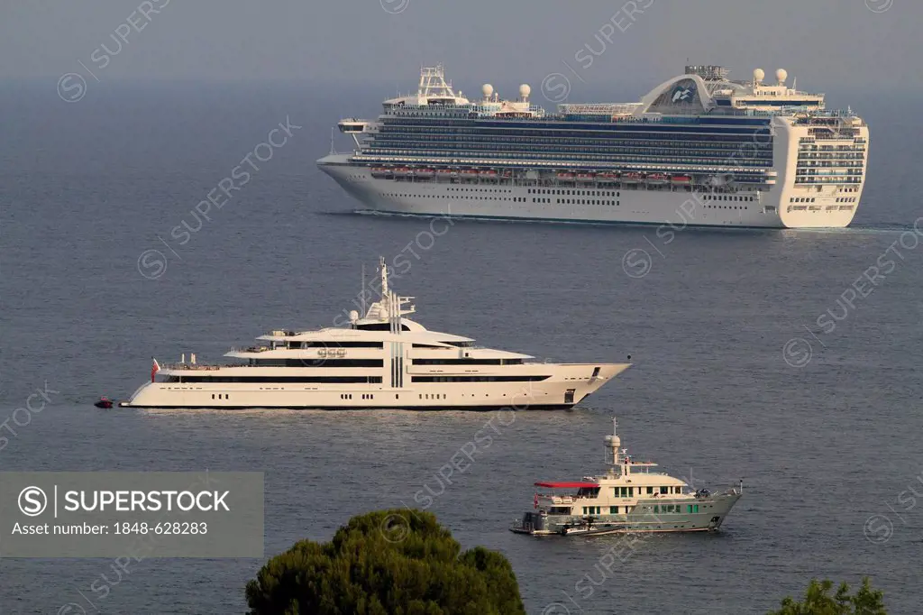 Vibrant Curiosity, a cruiser built by Oceanco, length: 85.47 meters, built in 2009, and Ruby Princess, a cruise ship, French Riviera, France, Mediterr...