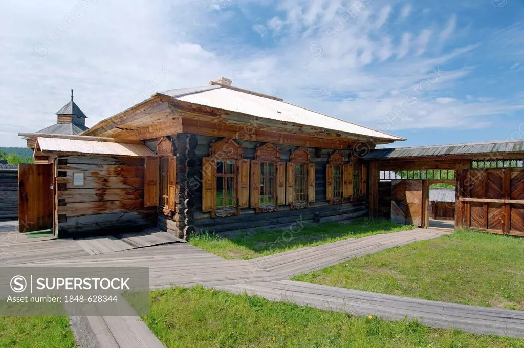 Wooden country estate, settlement of Talzy, Irkutsk region, Baikal, Siberia, Russian Federation, Eurasia