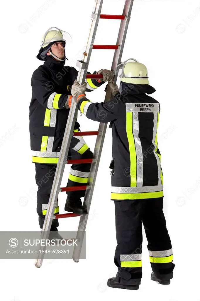 Firefighters with an aluminum ladder, professional firefighters from the Berufsfeuerwehr Essen, Essen, North Rhine-Westphalia, Germany, Europe
