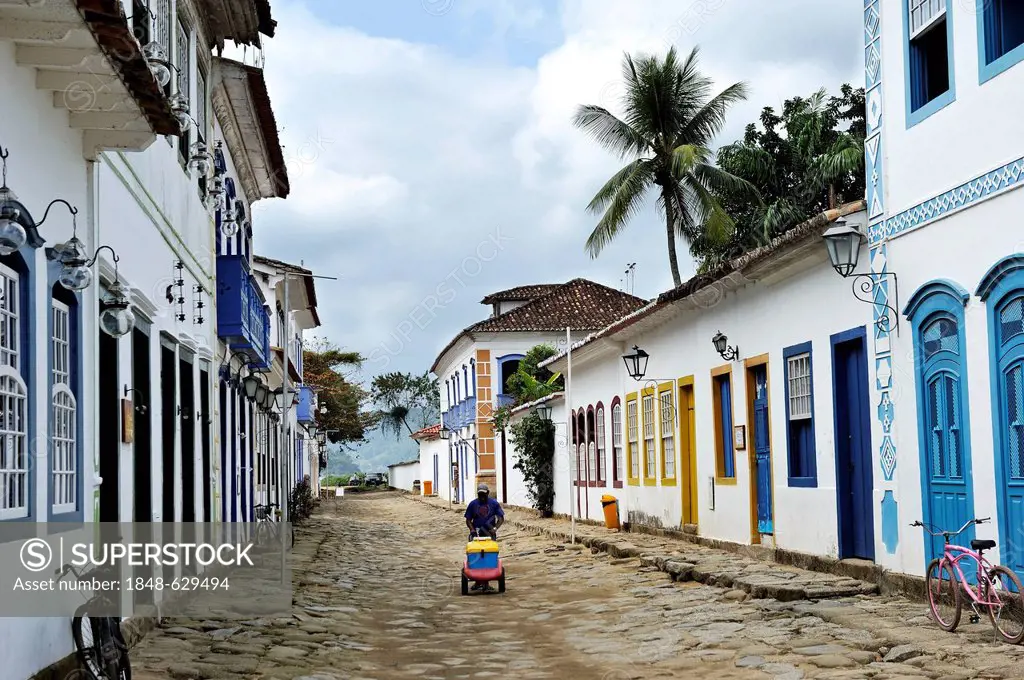 Road in the old town of Paraty or Parati, Costa Verde, State of Rio de Janeiro, Brazil, South America