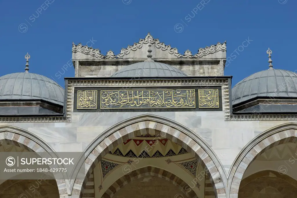 Inscription above the main entrance, Sueleymaniye Mosque, is considered the most beautiful mosque of Istanbul, Istanbul, Turkey, Europe