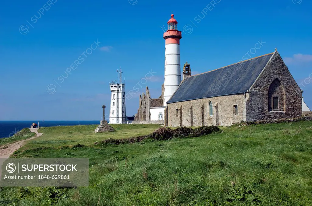 Monastery ruins, lighthouse of 1865 and modern naval control tower, Cape Pointe de Saint Mathieu, Département Finistère, Brittany, France, Europe