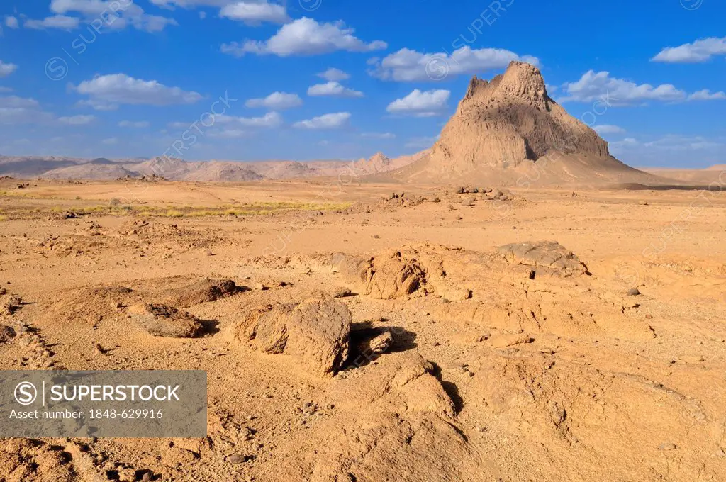 Remains of a volcano in granite landscape, Hoggar, Ahaggar Mountains, Wilaya Tamanrasset, Algeria, Sahara, North Africa