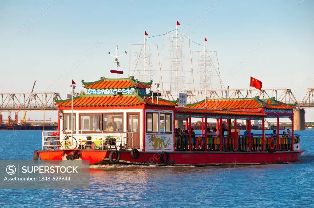 Dragon boat across the Songhua River, Harbin, Heilongjiang, China, Asia