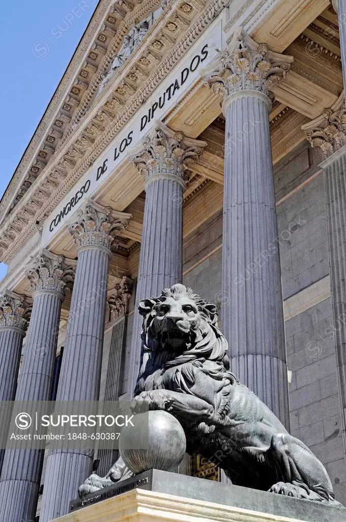 Lion sculpture, Congreso de los Diputados, House of Representatives, Congress, Madrid, Spain, Europe, PublicGround