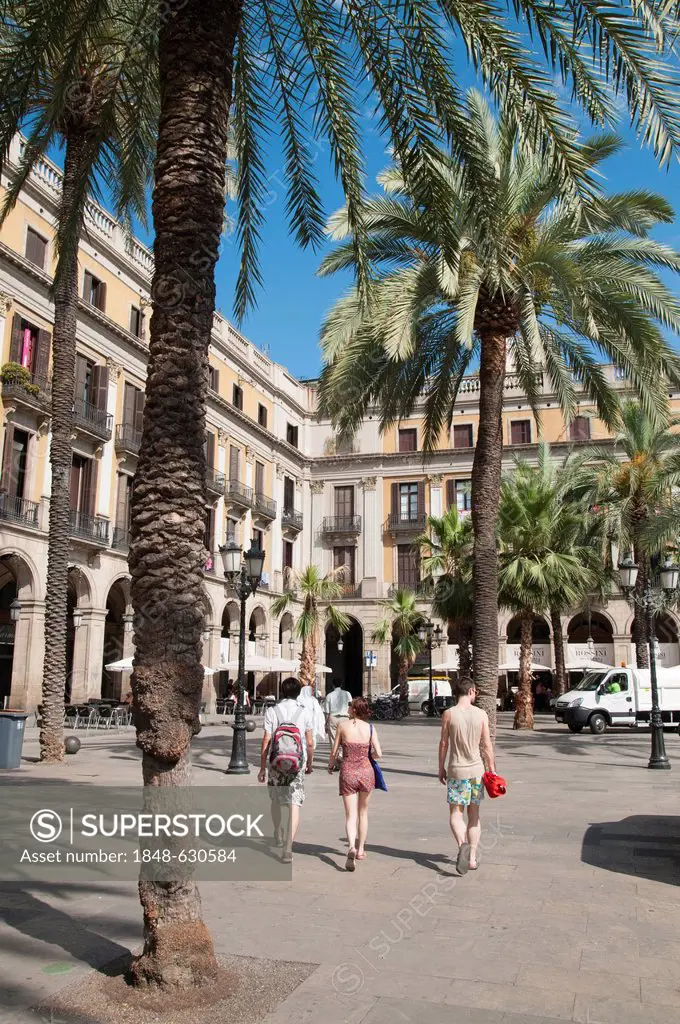 Placa Reial square, Barri Gotic or Gothic Quarter, historic district, Barcelona, Catalonia, Spain, Europe