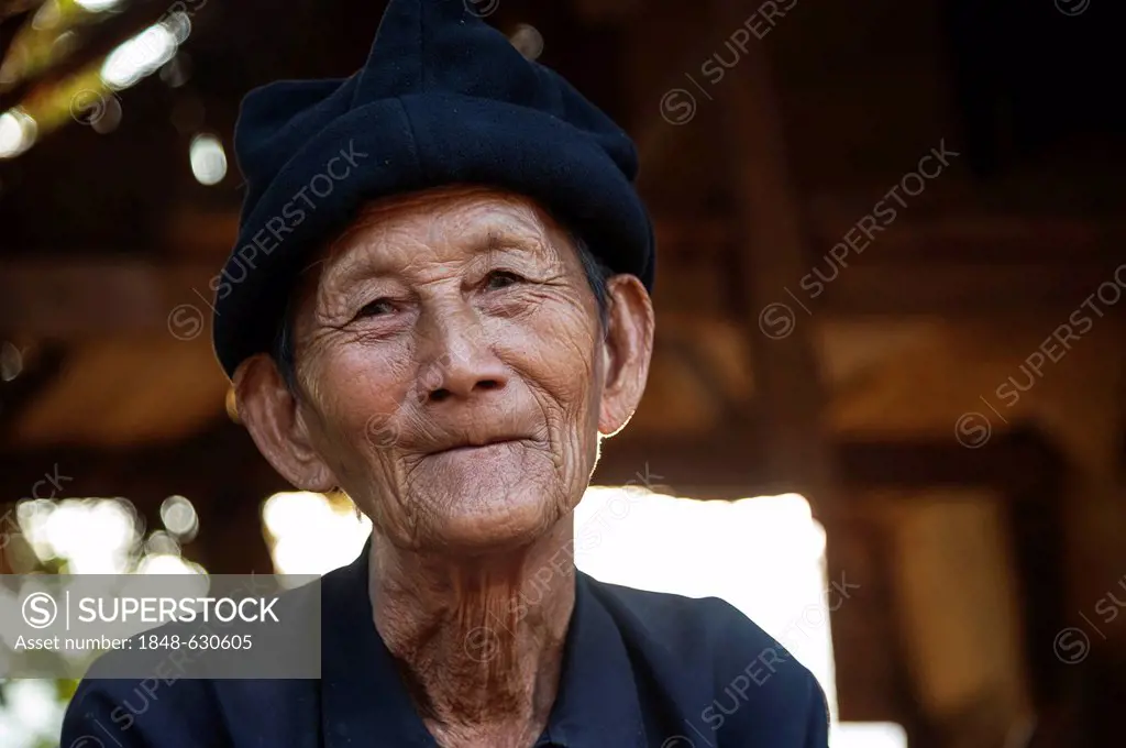 Elderly man from the hill tribe people, Hmong people, portrait, northern Thailand, Thailand, Asia