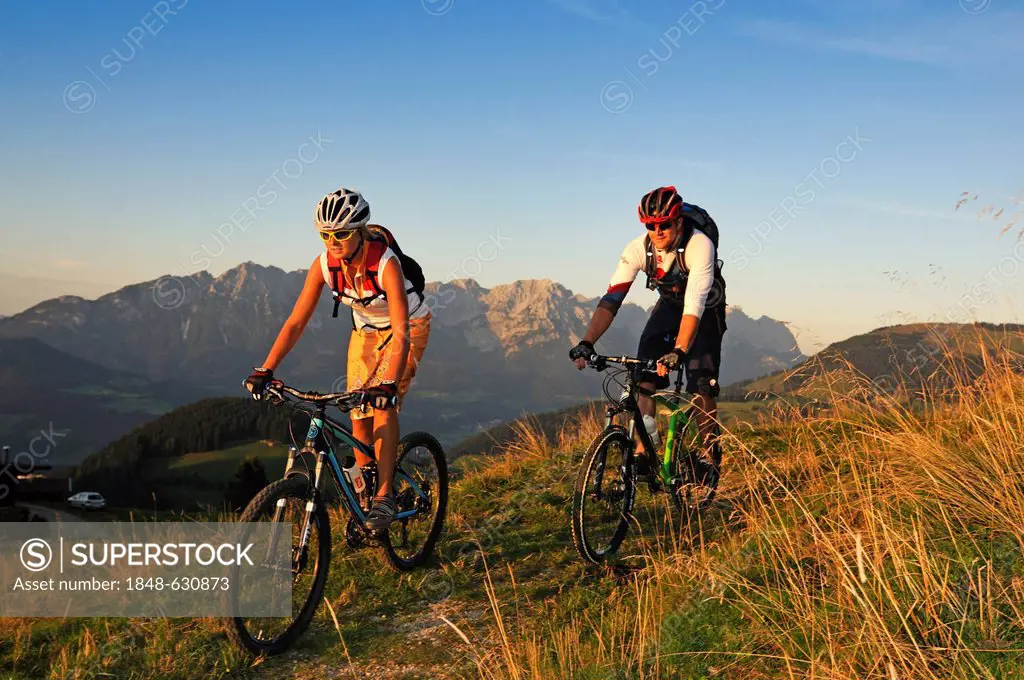 Mountain bikers at the Kraftalm alp, Mt Hohe Salve, Kitzbuehel Alps, Tyrol, Austria, Europe