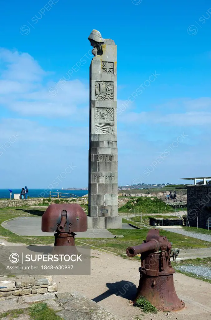 Tall stele, national monument to the French naval victims of the two world wars, two historical cannon at front, monument of 1927 by sculptor René Qui...
