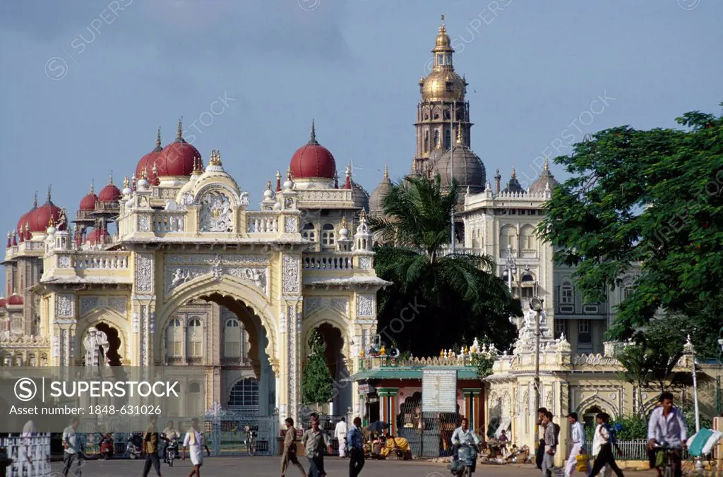 Palace, Mysore, Karnataka, India, Asia