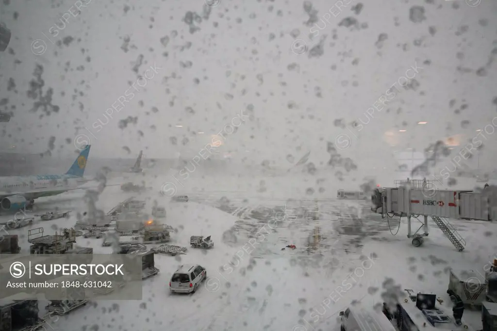 A blizzard putting New York's JFK airport out of service for several days in December 2010, New York, USA, America