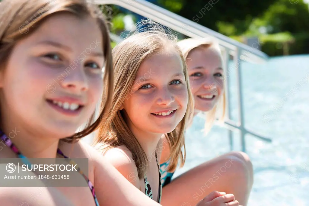 Group of girls on the edge of a public swimming pool
