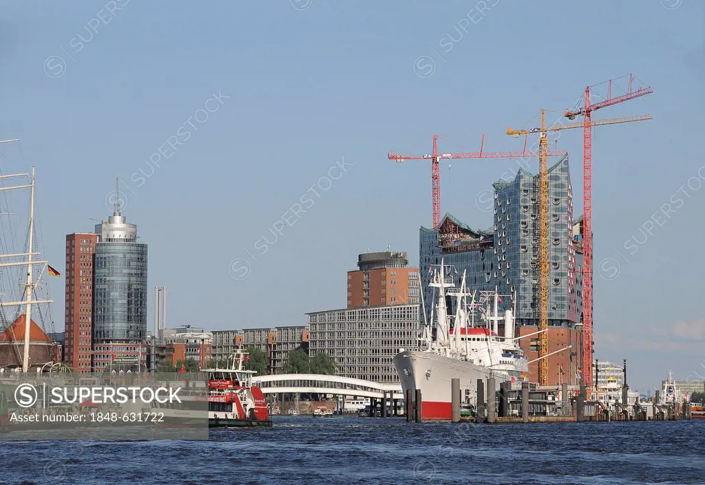Port of Hamburg with the Elbe Philharmonic Hall under construction and the Cap San Diego museum ship, Hamburg, Germany, Europe