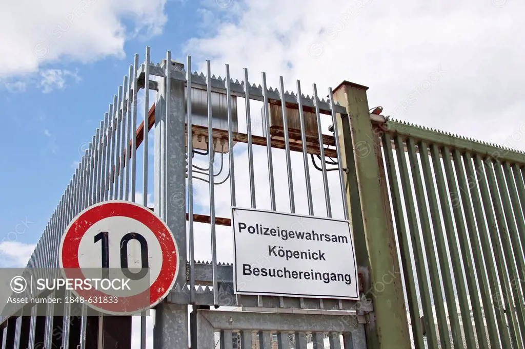 Police custody, detention, Dir ZA Gef 2, visitors' entrance, deportation facility, prison, Federal Office for Migration and Refugees in Berlin, German...