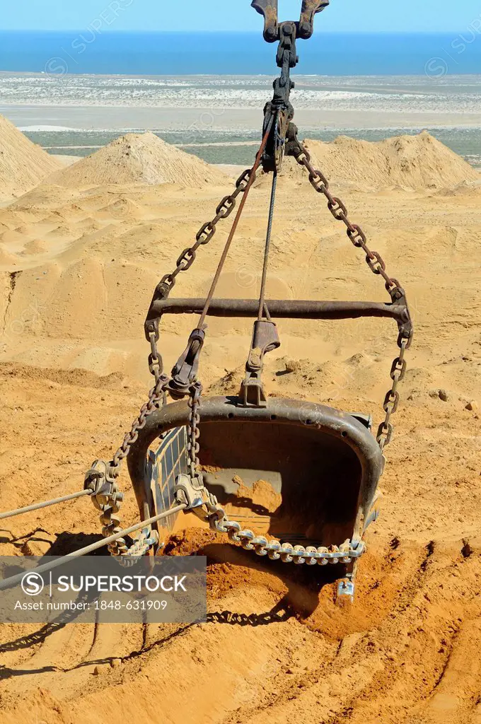 Dragline bucket of a dragline excavator moving rubble at diamond mine, De Beers Namaqualand Mines, Kleinzee, Namaqualand, South Africa, Africa