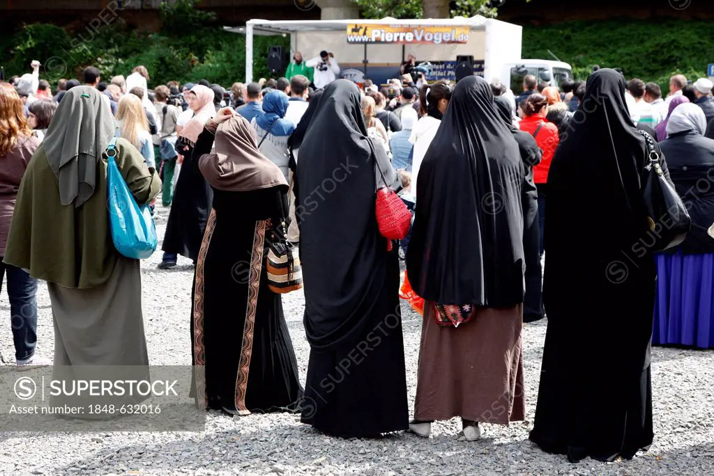 Muslim audience, visitors at the 1. Islamischer Friedenskongress rally of the Salafi movement of the preacher Pierre Vogel, Cologne, North Rhine-Westp...