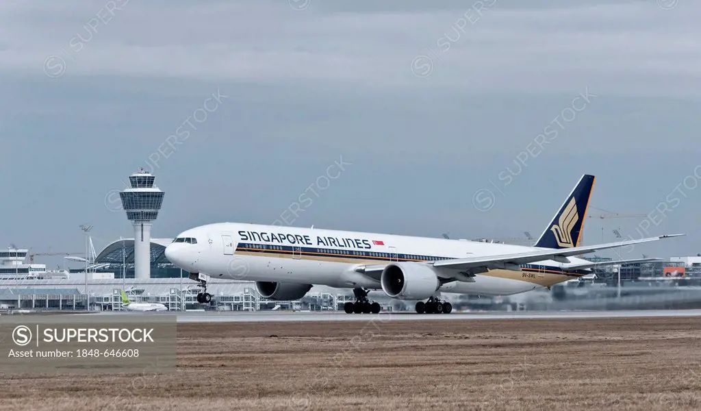 Singapore Airlines Boeing 777-312 during take-off, Munich Airport, Bavaria, Germany, Europe