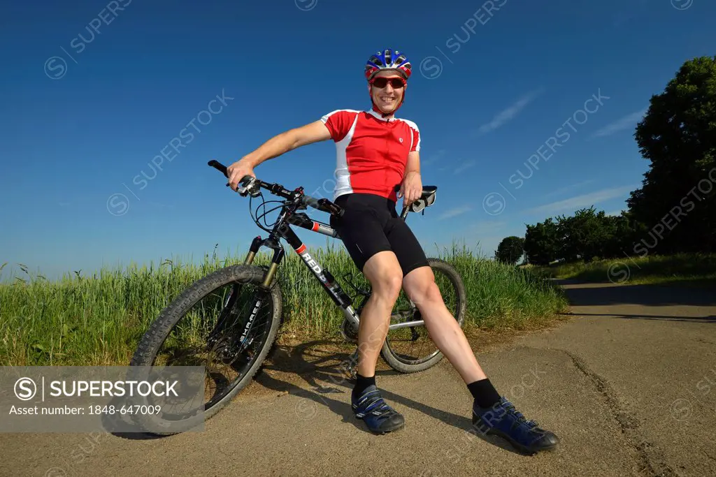 Cyclist with a mountain bike, bicycle, Stuttgart, Baden-Wuerttemberg, Germany, Europe, PublicGround