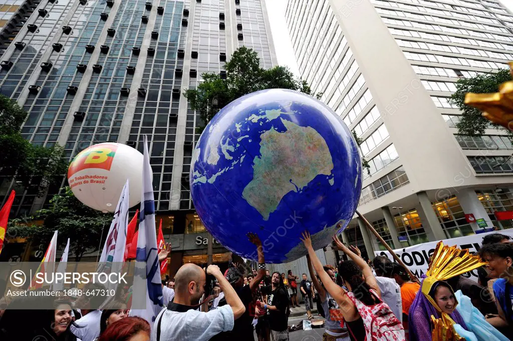 Demonstrators holding a giant balloon, globe into the air, demonstration at the UN Conference on Sustainable Development UNCSD or Rio +20 in Rio de Ja...