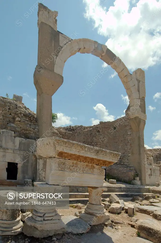 Stone arch, antique city of Ephesus, Efes, Turkey, Western Asia