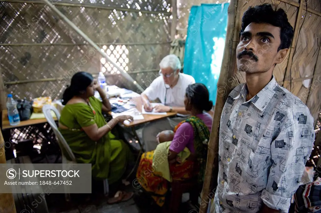 Man awaiting treatment, clinic set up in a bamboo hut by the aid organisation Aerzte fuer die Dritte Welt, German for Doctors for the Third World, Ger...