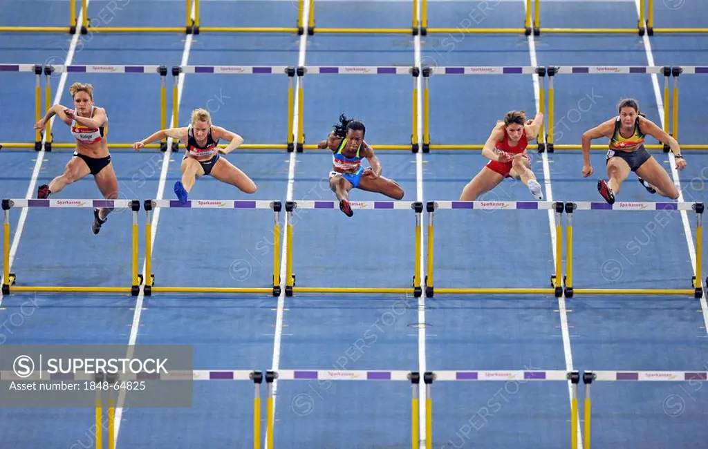 60 m hurdles, women, from left: Julia Ruediger GER, Derval O'Rourke IRL, Kellie Wells USA, Carolin Nytra GER, Olena Krasovska UKR, Sparkassen-Cup 2009...