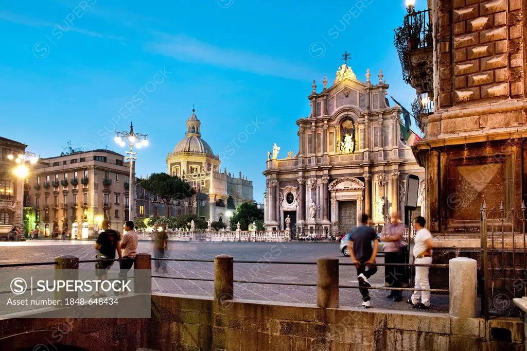 Evening shot, Cathedral, Piazza Duomo, Catania, Sicily, Italy, Europe