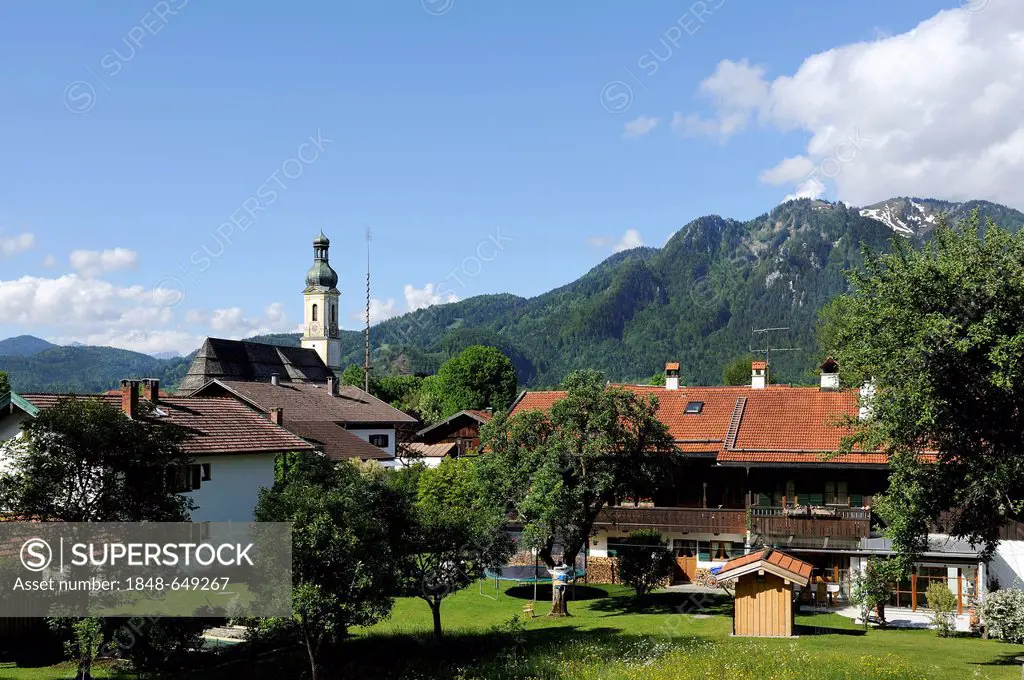 Parish church of St Jacob and Brauneck, Lenggries, Upper Bavaria, Bavaria, Germany, Europe