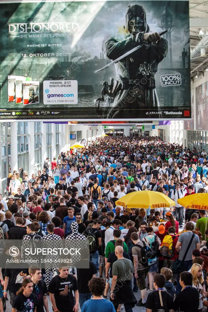 Crowds at the Gamescom, the world's largest trade fair for interactive entertainment, video games and computer games, Cologne, North Rhine-Westphalia,...