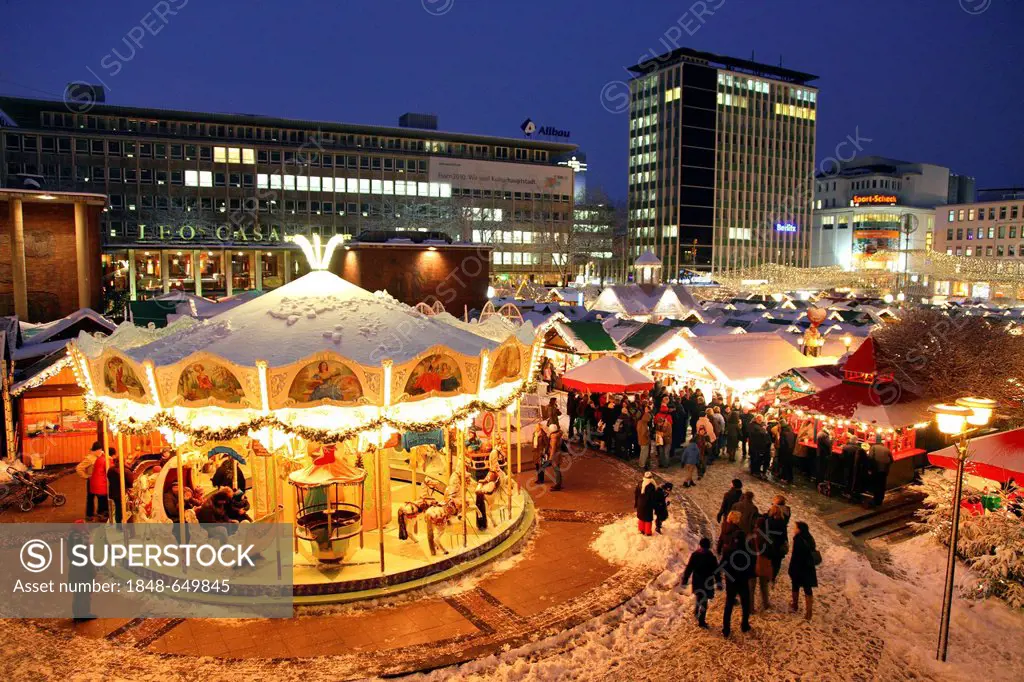Christmas market on Kennedyplatz square at dusk, town centre of Essen, North Rhine-Westphalia, Germany, Europe