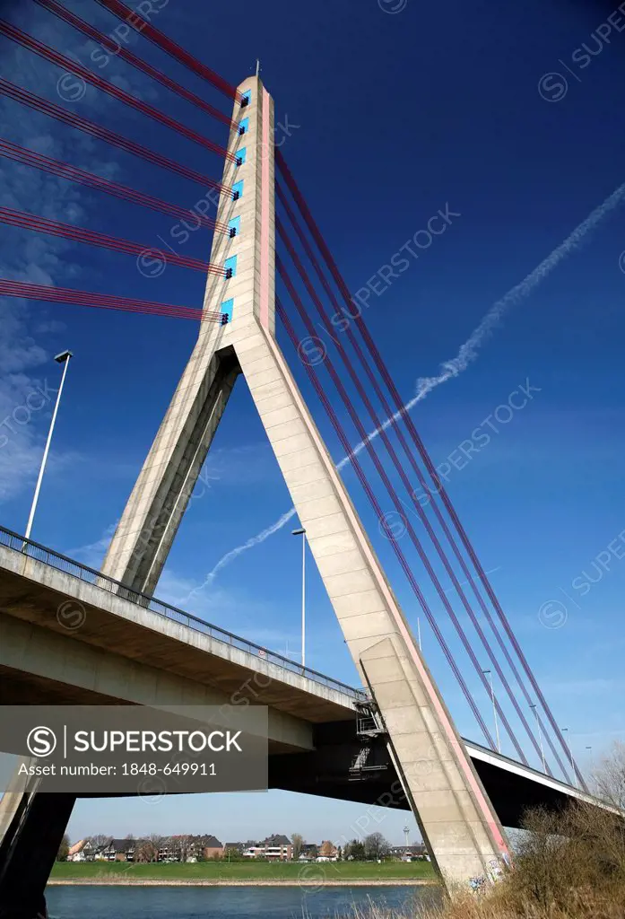 Pylon, Fleher Bruecke bridge, A46 highway, Duesseldorf-Flehe, Duesseldorf, North Rhine-Westphalia, Germany, Europe