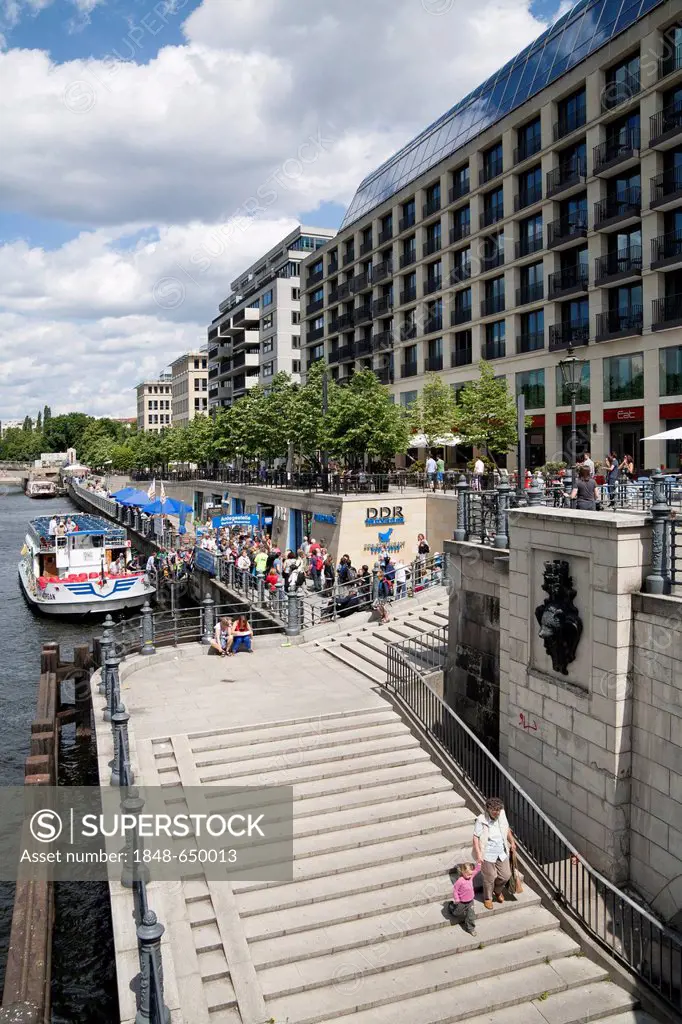 Promenade of the Spree river, Radisson Blu Hotel, DDR Museum, GDR museum, sightseeing boat, Mitte district, Berlin, Germany, Europe
