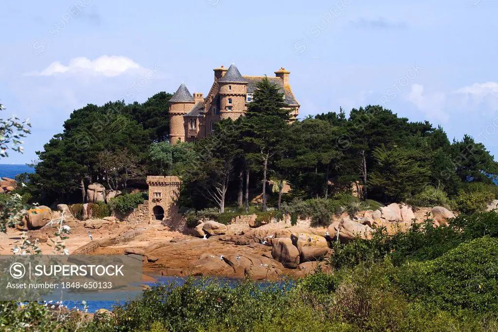 Chateau de Costaeres on the Cotes d'Armor, Brittany, France, Europe