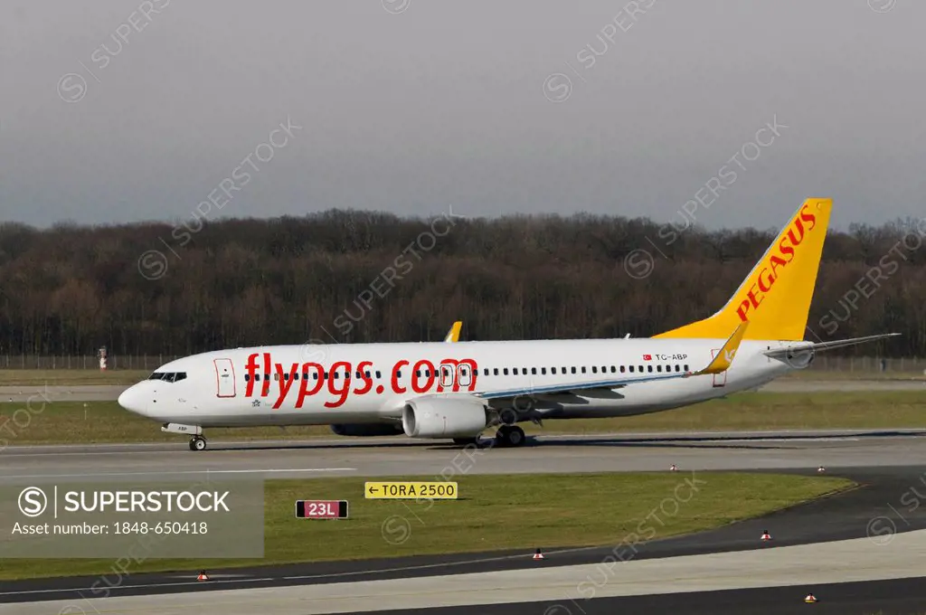 Turkish Pegasus Airlines Boeing 737-82R with winglets, runway sign TORA 2500, Takeoff Run Available, the maximum available distance until takeoff, Due...