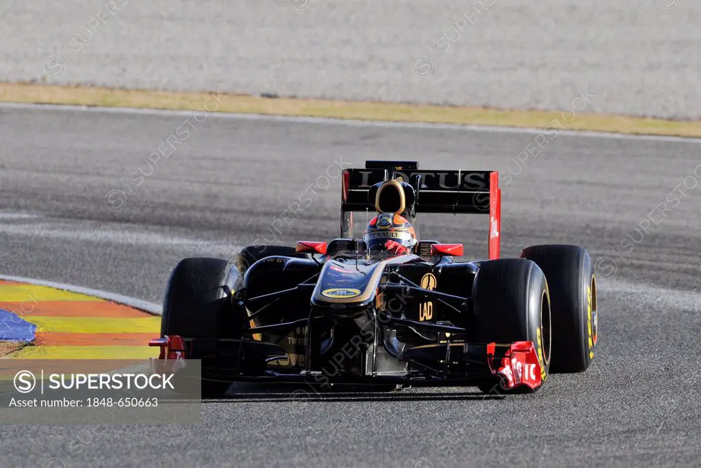 Robert Kubica, POL, driving the Renault R31 during the Formula 1 test-drive at the Circuit Ricardo Tormo near Valencia, Spain, Europe