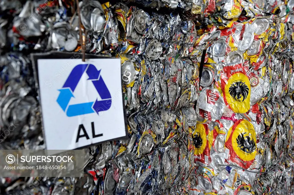 Cans made of tinplate, aluminium, pressed into blocks at a recycling plant, for the export to China, San José, Costa Rica, Latin America, Central Amer...