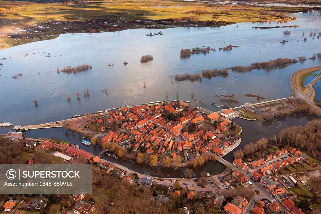 Aerial view, Hitzacker on the Elbe River, historic town centre, Jeetzel, Elbe Valley Nature Park, winter floods, Lower Saxony, Germany, Europe