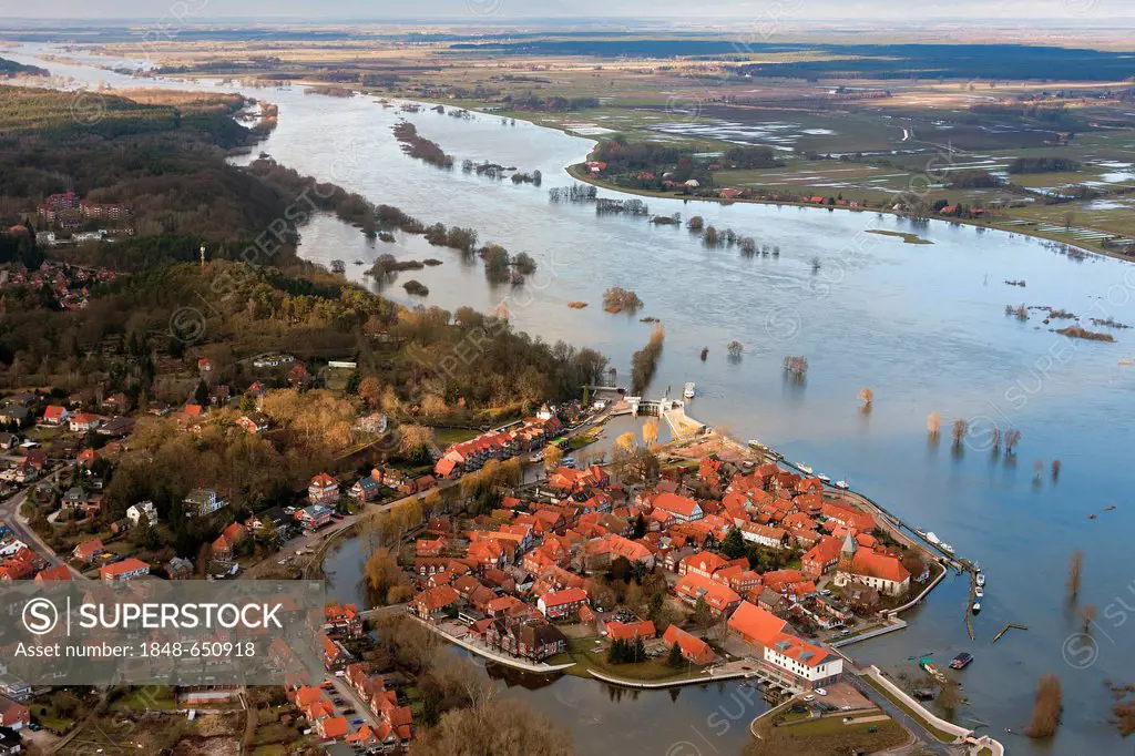 Aerial view, Hitzacker on the Elbe River, historic town centre, Jeetzel, Elbe Valley Nature Park, winter floods, Lower Saxony, Germany, Europe