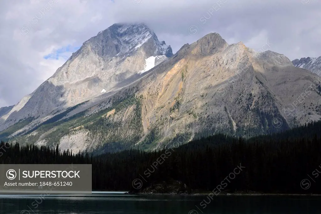Maligne Lake, Mount Paul in the back, Maligne Valley, Jasper National Park, Canadian Rockies, Alberta, Canada