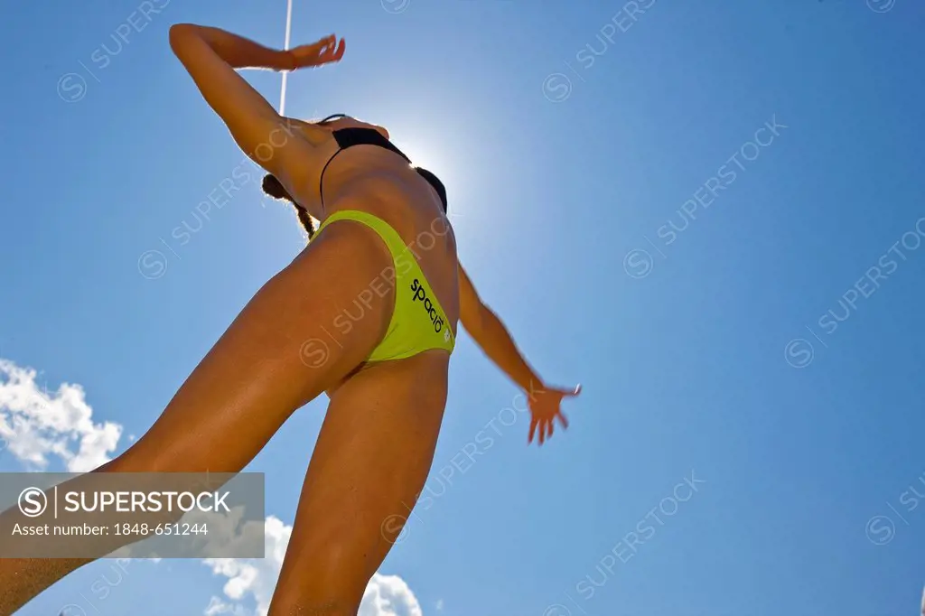 Beach volleyball, athlete jumping