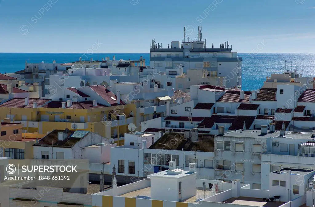 High-rise development with condominiums and apartments, many vacant due to the economic crisis, Armaçío de Pêra, Faro, Algarve Portugal, Europe