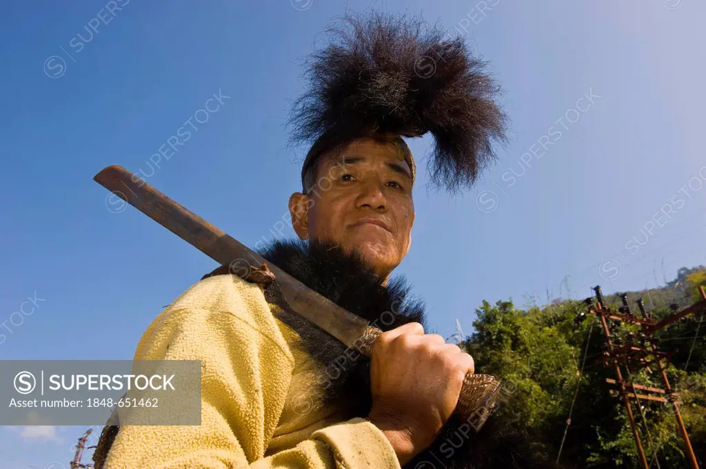Traditionally dressed man from the Adi ethnic group carrying a machete, Arunachal Pradesh, North East India, India, Asia