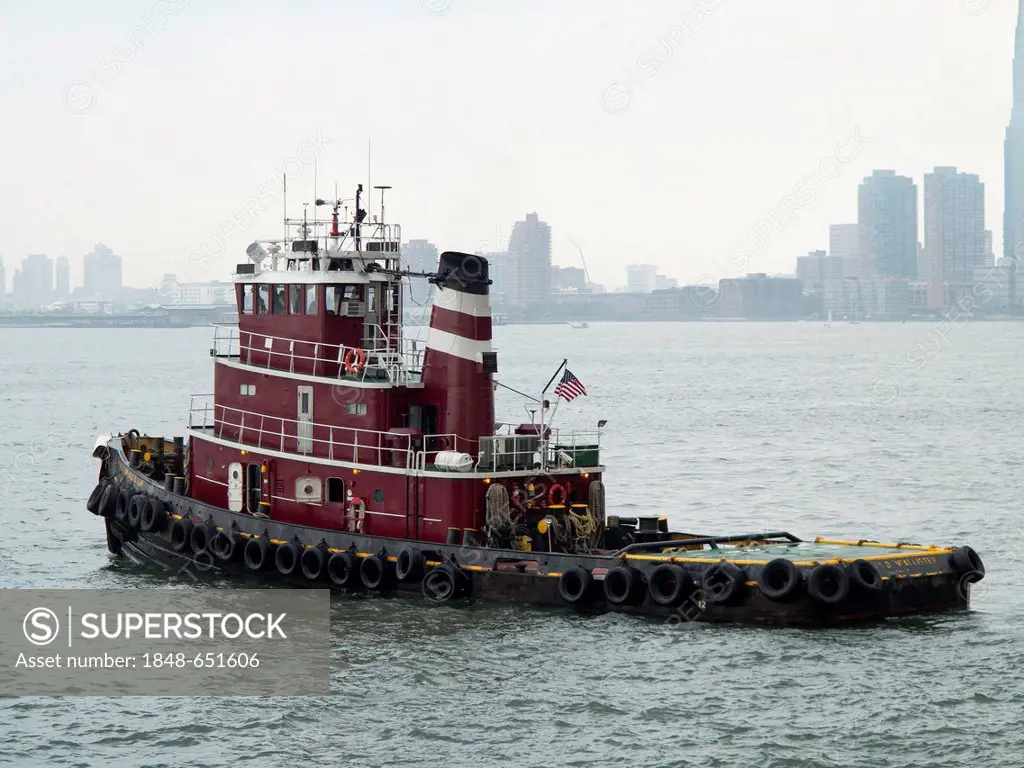 Tugboat on the Hudson River, Manhattan, New York City, USA, North America, America