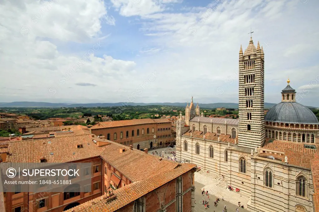 Siena Cathedral, Cathedral of Santa Maria Assunta as seen from the wall of the planned extension building of the cathedral, Siena, Tuscany, Italy, Eur...