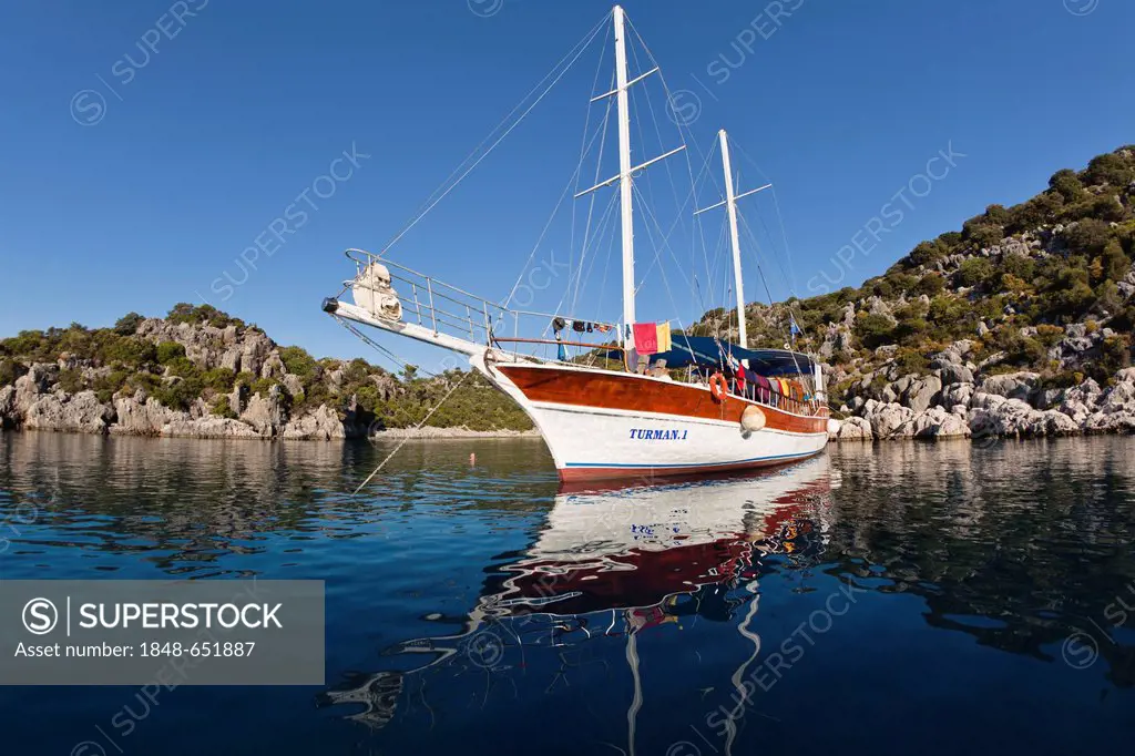 Sailing boat anchored in a bay, sailing trip along the Lycian coast, Lycia, Mediterranean Sea, Turkey, Asia Minor