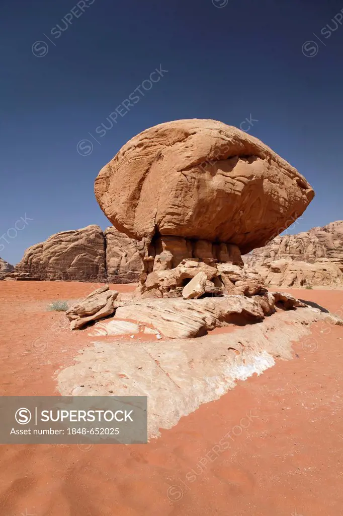 Mushroom-shaped rock formation, red sand, desert, plains, Wadi Rum, Hashemite Kingdom of Jordan, Middle East, Asia