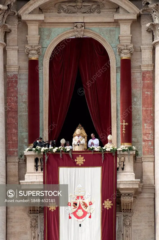 St. Peter's Basilica with Pope Benedict XVI, the Pope giving the blessing Urbi et Orbi, balcony of the Loggia delle Benedizioni, St. Peter's Square, P...