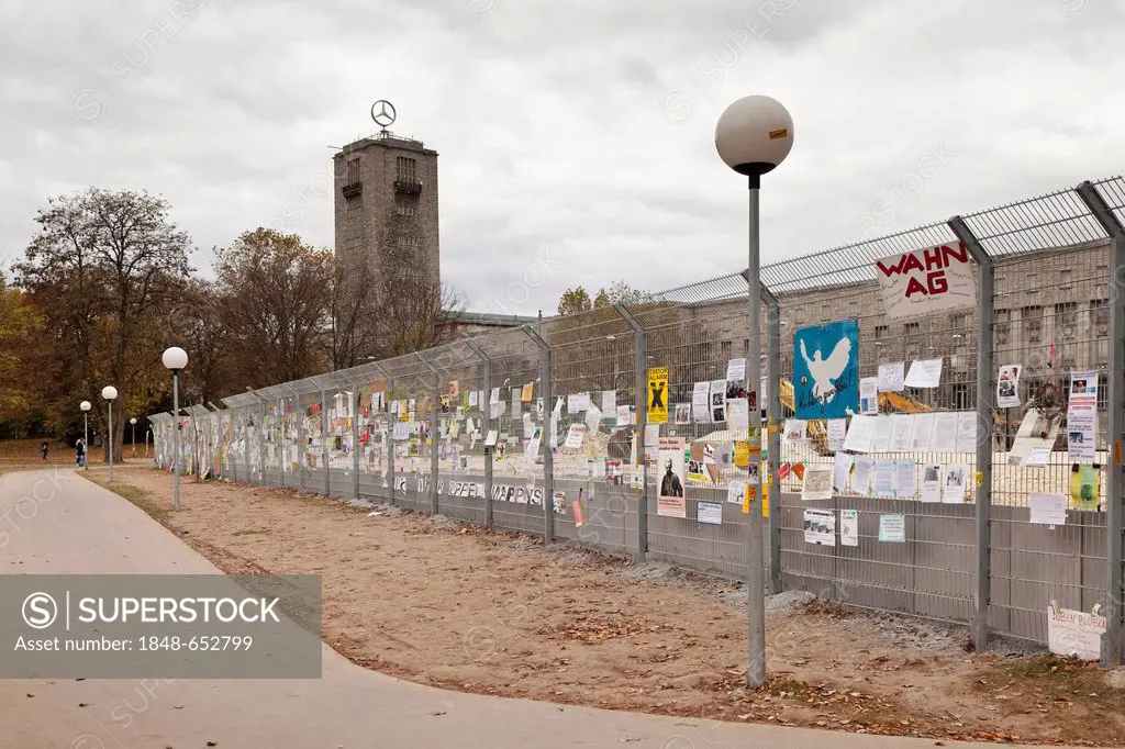 Protest posters against Stuttgart 21 railway project on a site fence behind the main railway station, Schlossgarten, castle gardens, Stuttgart, Baden-...